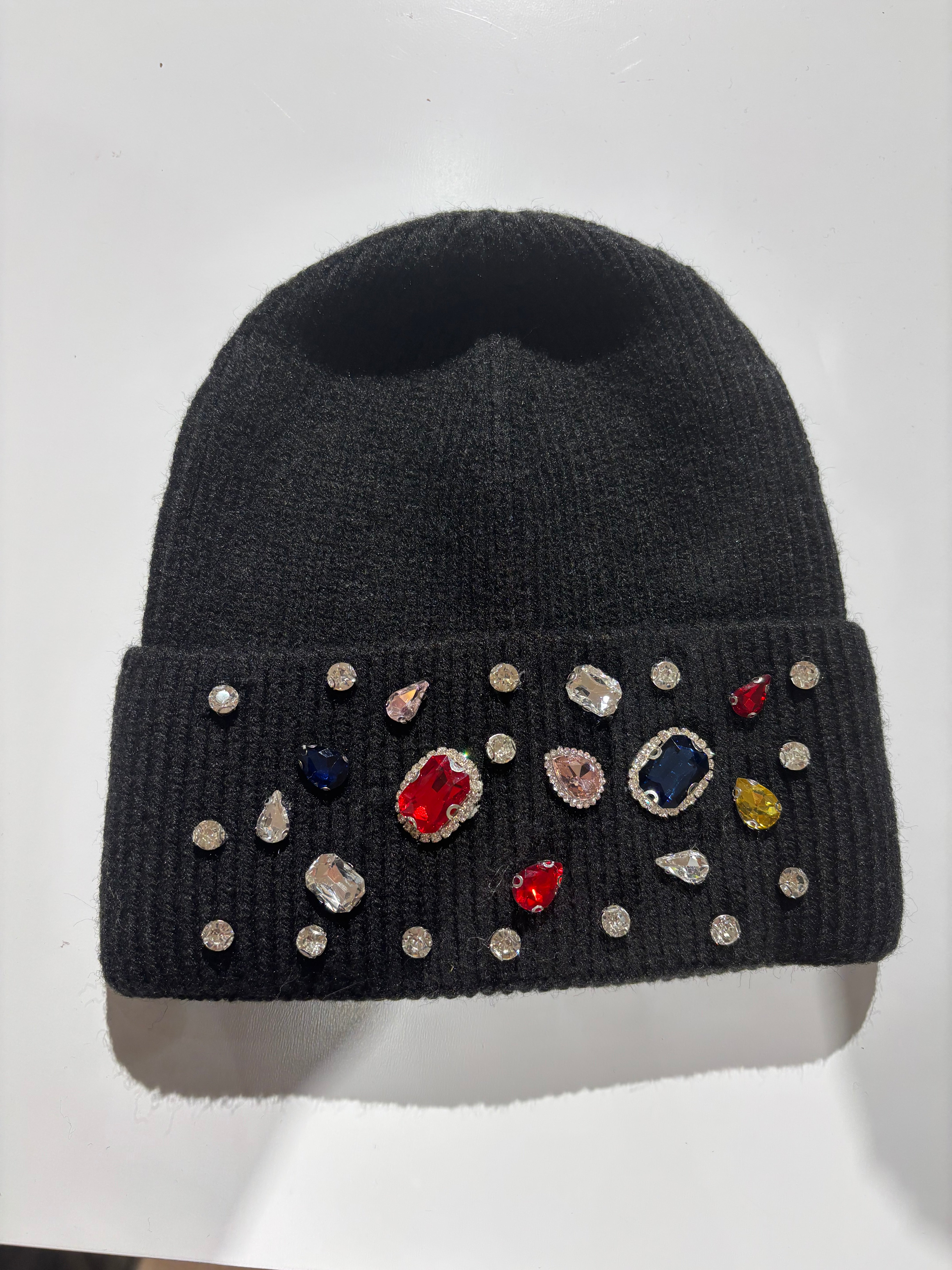 Cappellino con zirconi