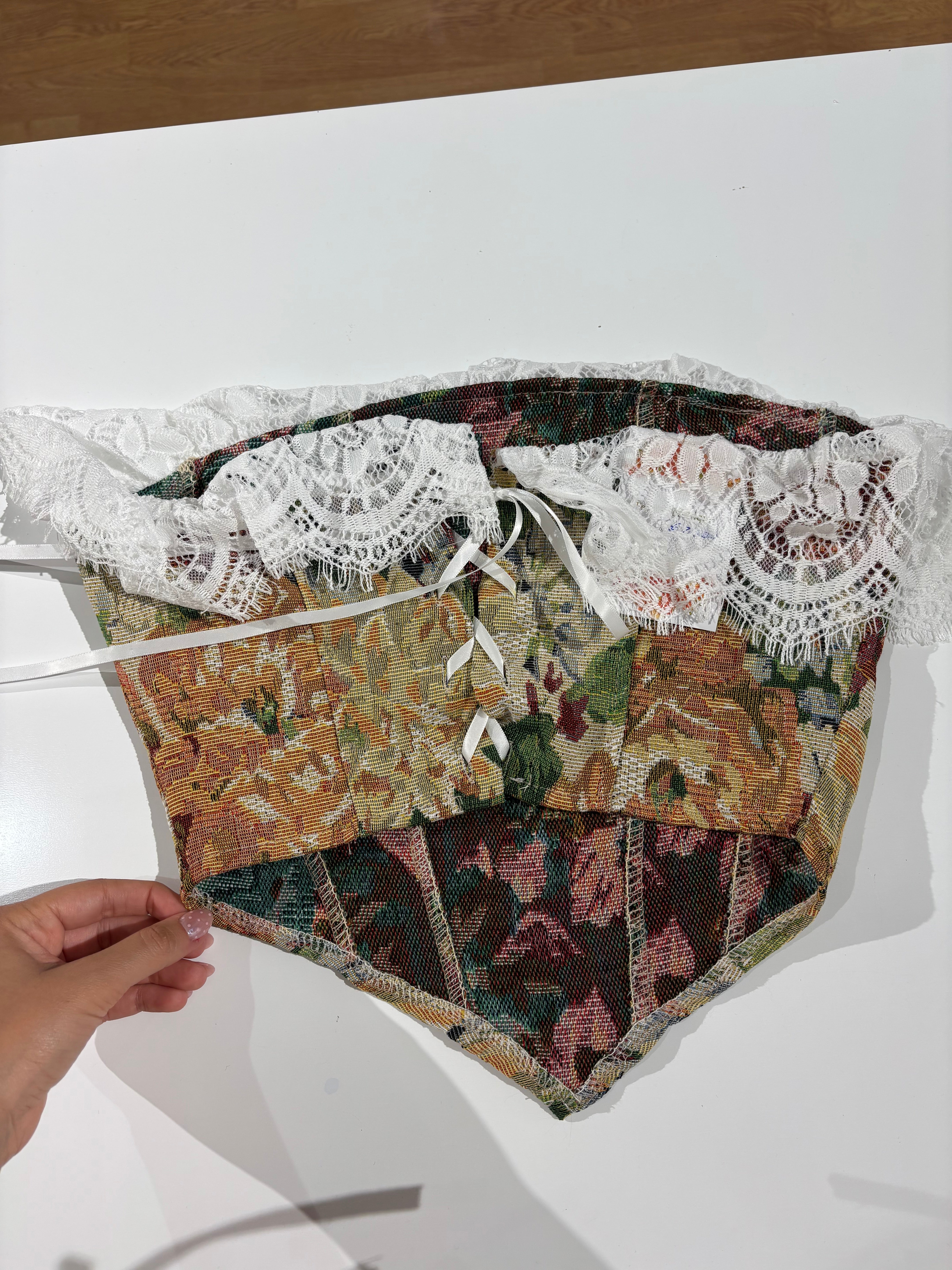 Corsetto fiore/pizzo
